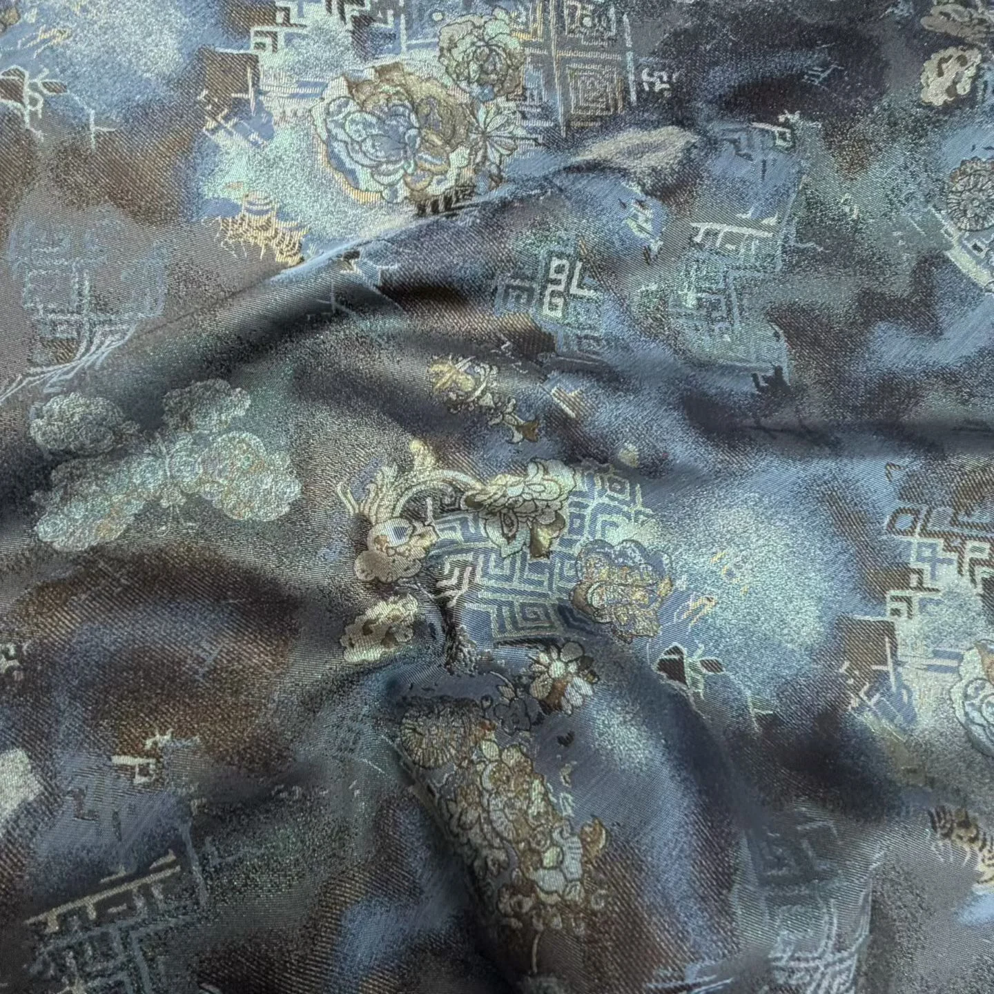 Tejido jacquard tejido en azul intenso y dorado